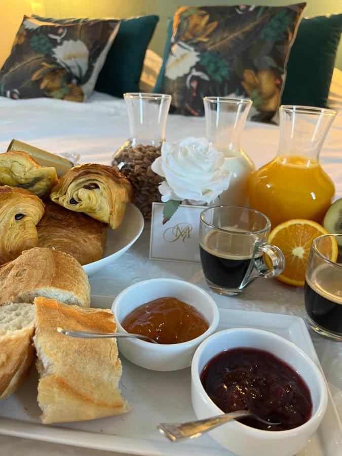 Bed and Breakfast Aux Remparts De Montreuil Montreuil  Екстер'єр фото