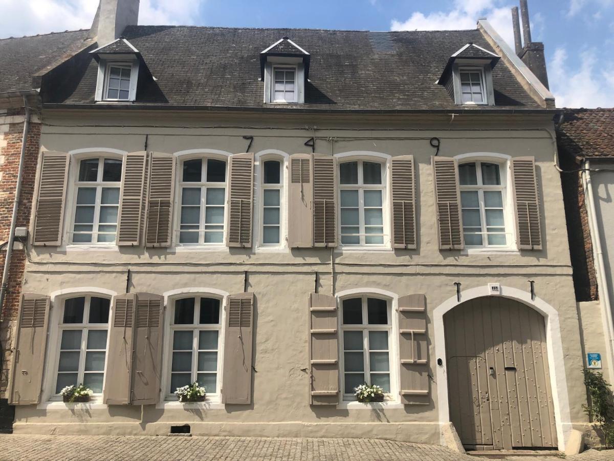 Bed and Breakfast Aux Remparts De Montreuil Montreuil  Екстер'єр фото